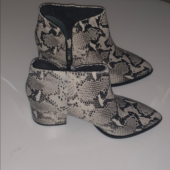 seychelles snakeskin boots